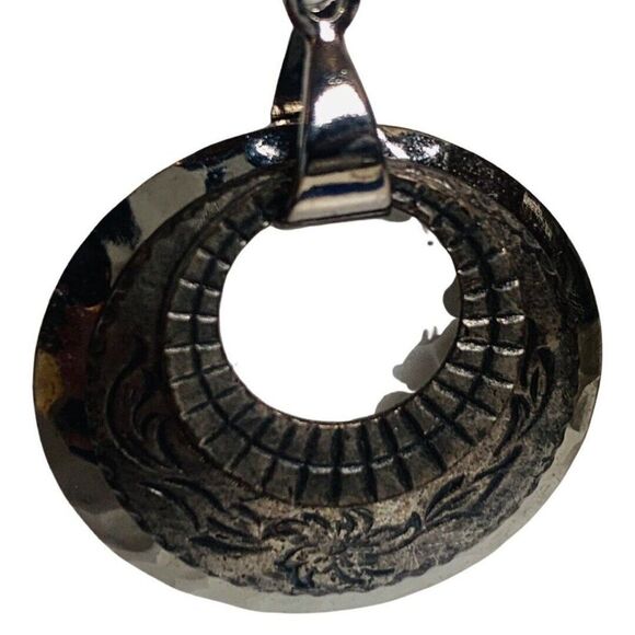 Vintage Women’s Silver Tone Balinese Filigree Hoop Dangle Pierced Earrings - Picture 5 of 7